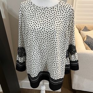 EUC Women’s Karl Lagerfeld Bell Sleeve Blouse - XL - Black/White